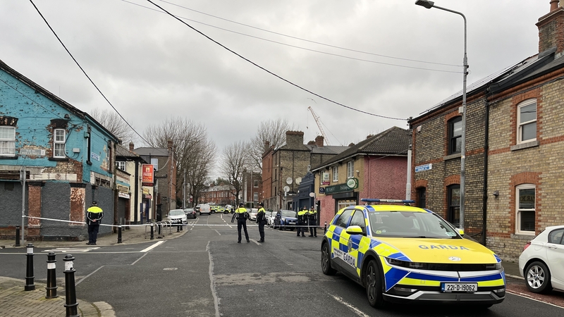 Na Gardaí ar dualgas i gceantar Bhóthar na gCloch