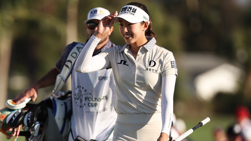 Yealimi Noh salutes the fans after her triumph