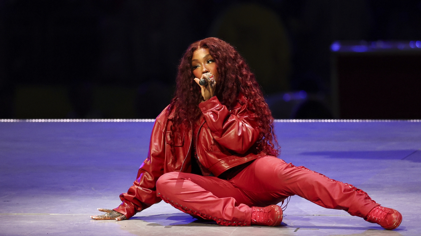 Kendrick Lamar's flared jeans stole the show at Super Bowl LIX