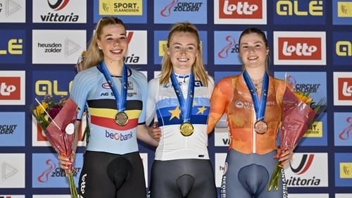 Lara Gillespie is flanked by Helene Hesters of Belgium and Lisa van Belle of the Netherlands at the medal ceremony for the elimination race