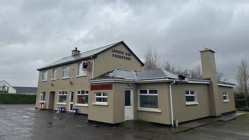 Tá Tábhairne na hAoine sa Dromaid ar díol le dhá bhliain anois ach níl aon cheannaitheoir tagtha chun cinn.