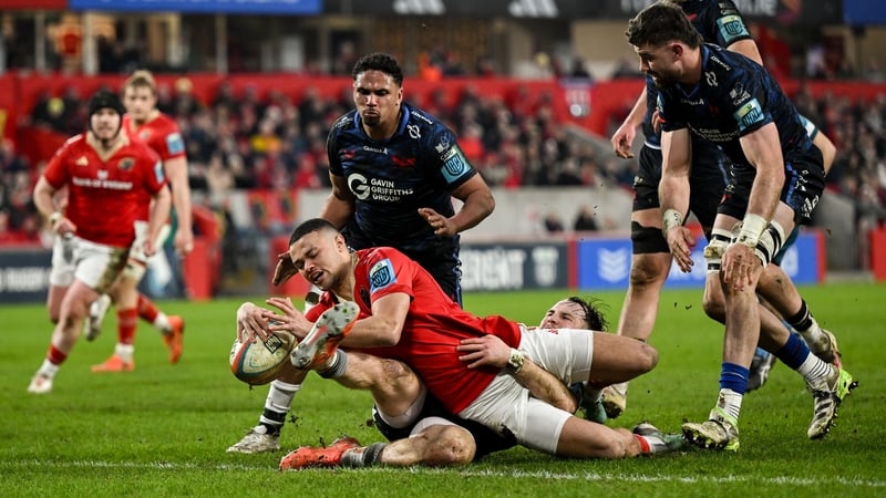 Shay McCarthy scores Munster's opening try