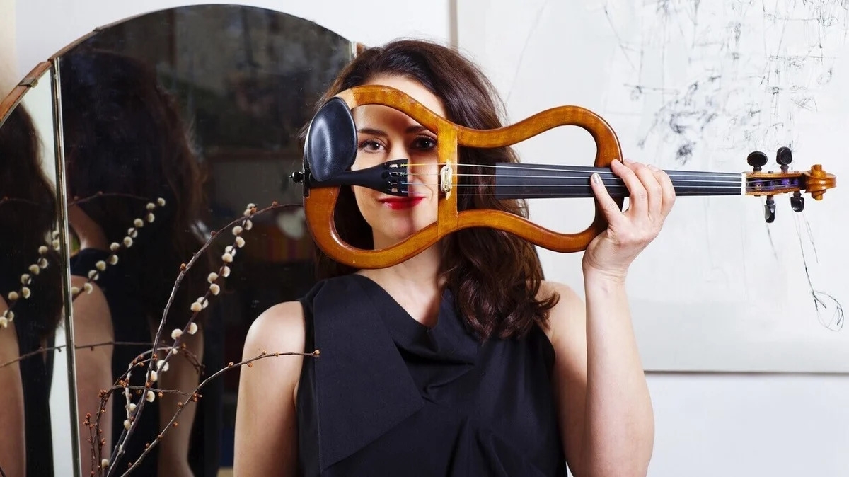 The silence in between | The Lyric Feature