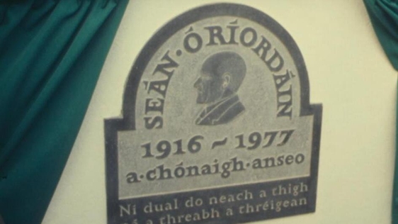 Seán Ó Riordáin memorial plaque (1980)