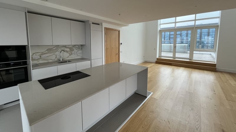 €2,100 an meánchíos náisiúnta atáthar a iarraidh ar árasán dhá sheomra codlata