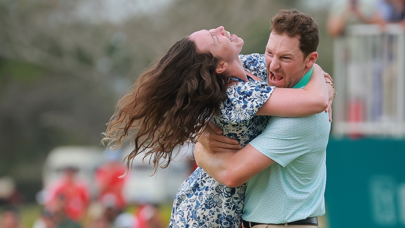 Brian Campbell is embraced by girlfriend Kelsi McKee after his winning putt