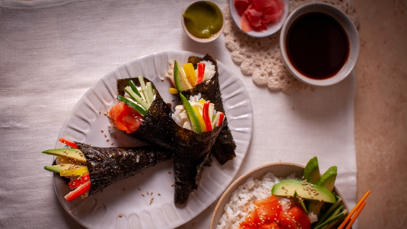 Eva Pau's Asian Kitchen: Simple sushi - easy hand rolls