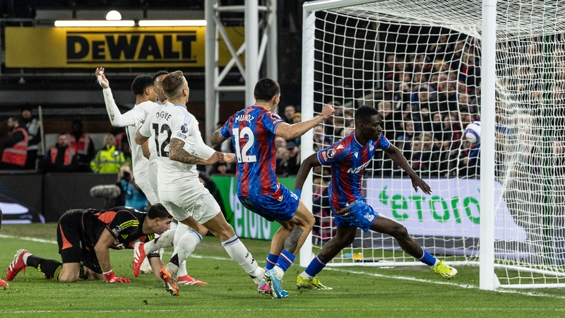 Crystal Palace's Ismaila Sarr (R) scoring his side's first goal