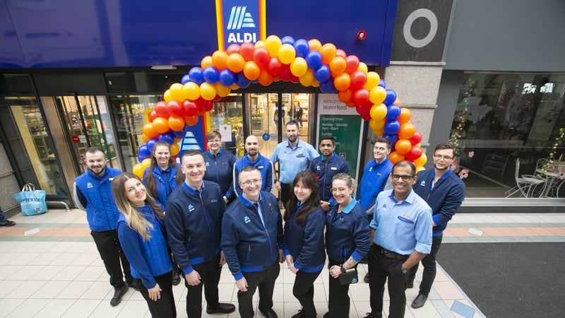 ALDI City Square staff with Store Manager Robbie Kavanagh at the new store in Waterford