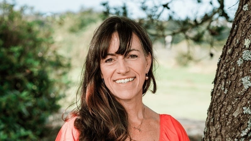 Caitlín Ní Chualáin, ainmnithe dá clár, Seoda Foinn, a chraoltar as Casla.