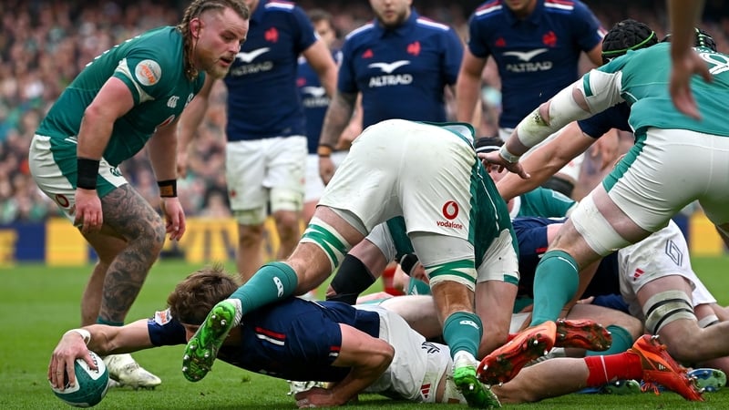 Oscar Jego scores the bonus point try for France