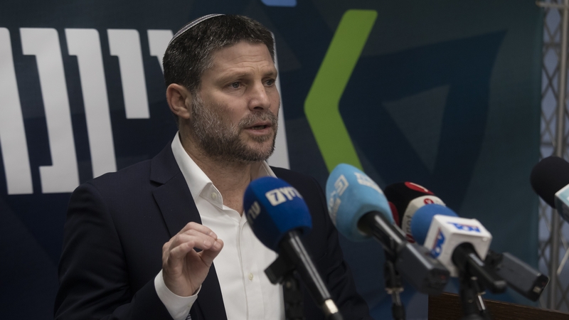 Dúirt Aire Airgeadais Iosrael, Bezalel Smotrich inniu go ndéanfar "scrios iomlán" ar Gaza sula bhfágfaidh muintir Gaza an stráice "ina mílte".