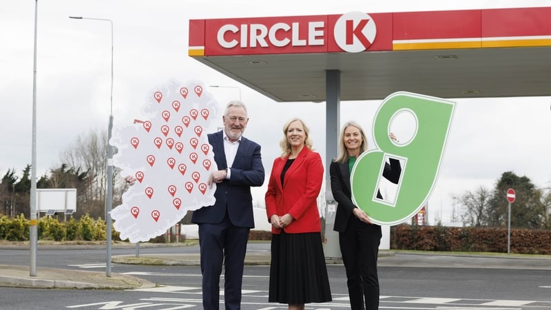 Gerry Casey, Circle K Express Castlebar, Ciara Foxton, Managing Director of Circle K Ireland and Sinead Mitchell, Head of Marketing & PR at Guaranteed Irish