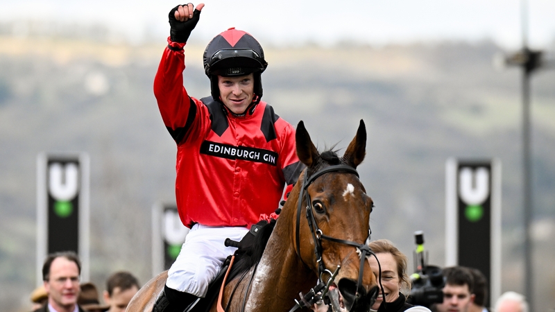 Myretown made all to run out a well-backed winner of last season's Ultima Handicap Chase