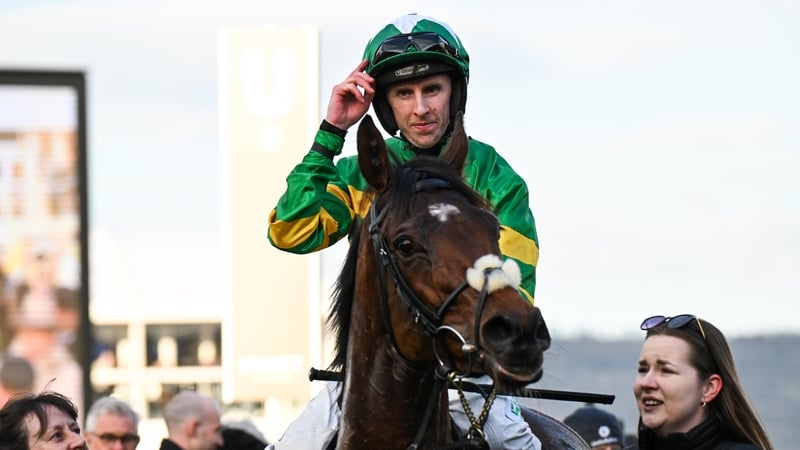 Puturhandstogether and Mark Walsh win the Juvenile Handicap Hurdle