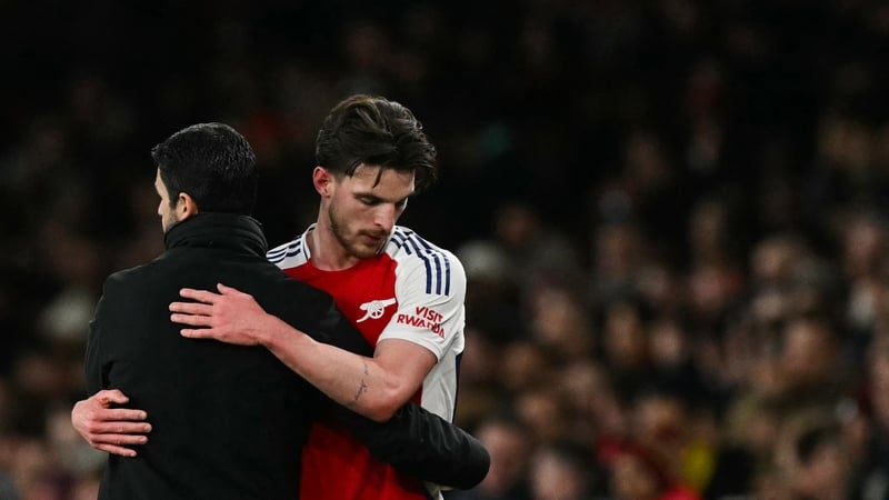 Mikel Arteta (L) congratulates Declan Rice as he leaves the pitch after Arsenal's second-leg draw with PSV