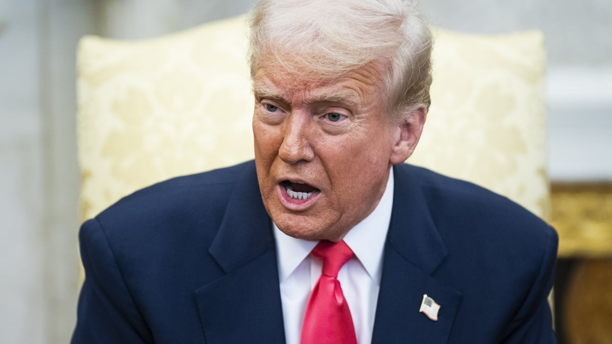 Donald Trump threatens a 200% tariff on EU alcohol 