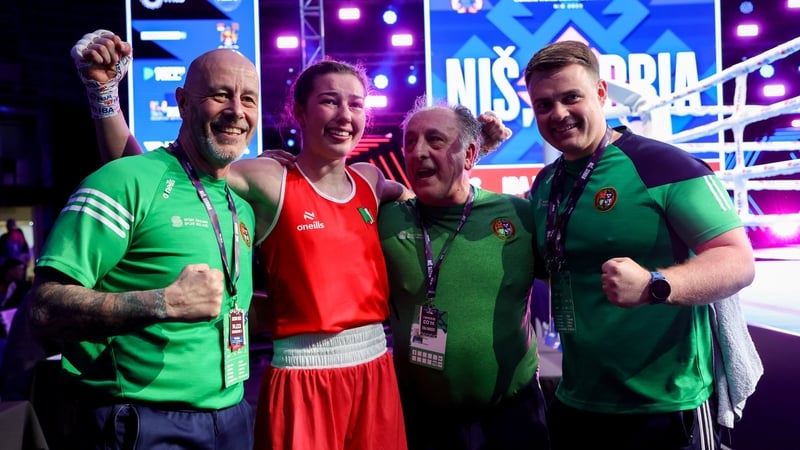 Lisa O'Rourke celebrates with her coaches (from L) Damian Kennedy, Zaur Antia and Eoin Pluck