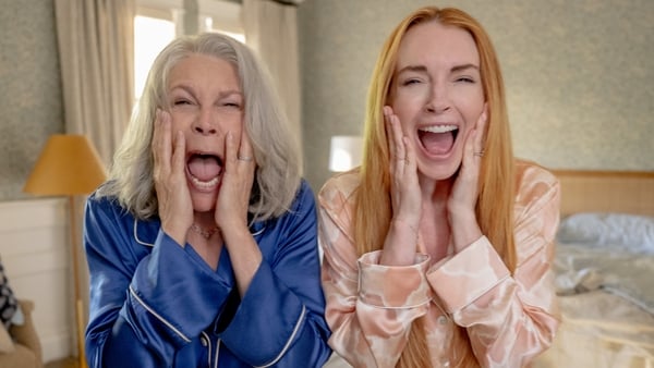 Jamie Lee Curtis as Tess and Lindsay Lohan as Anna in Freakier Friday