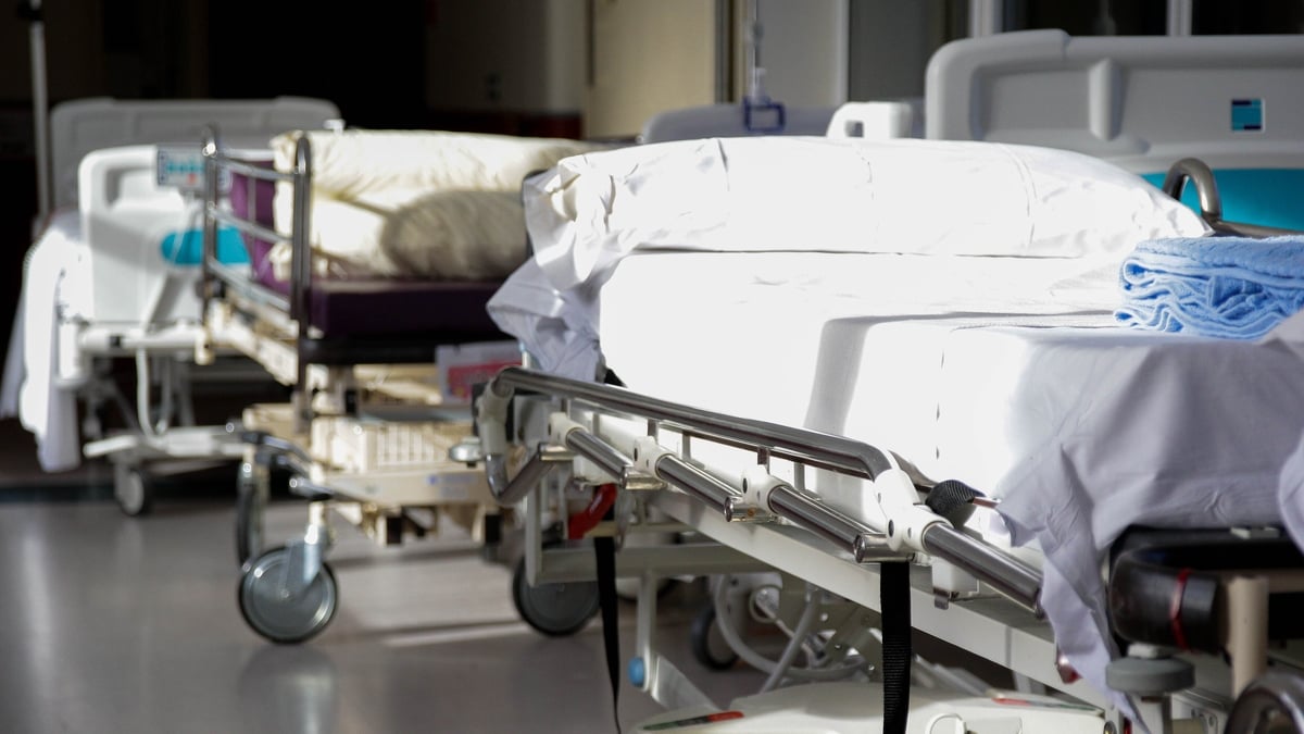 Why the Minister for Health believes that some hospitals aren't doing enough to taskle overcrowding.