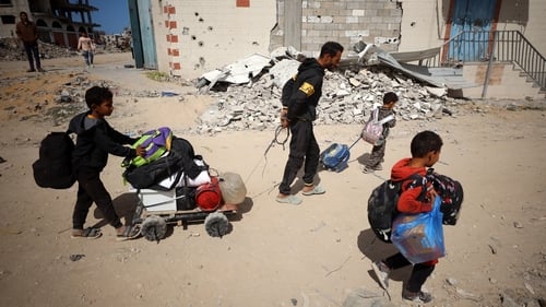 Palestinians leave the Zeitoun neighbourhood south of Gaza city, following Israeli evacuation orders