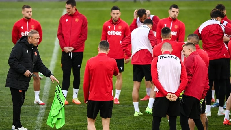Ilian Iliev (L) at Bulgaria's training session in Hristo Botev Stadium today