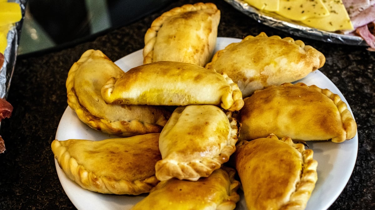 Picnic-friendly portable pastry!  