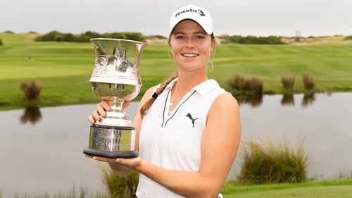 Mimi Rhodes celebrates her tournament victory