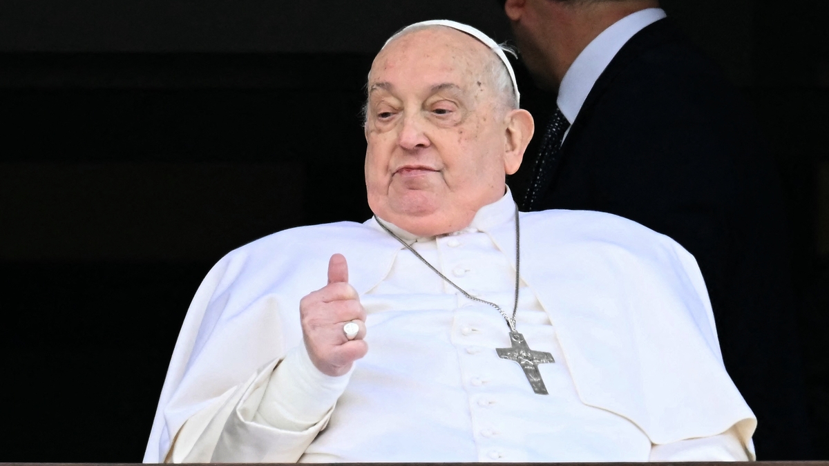 Pope Francis will not lead the major services for Easter