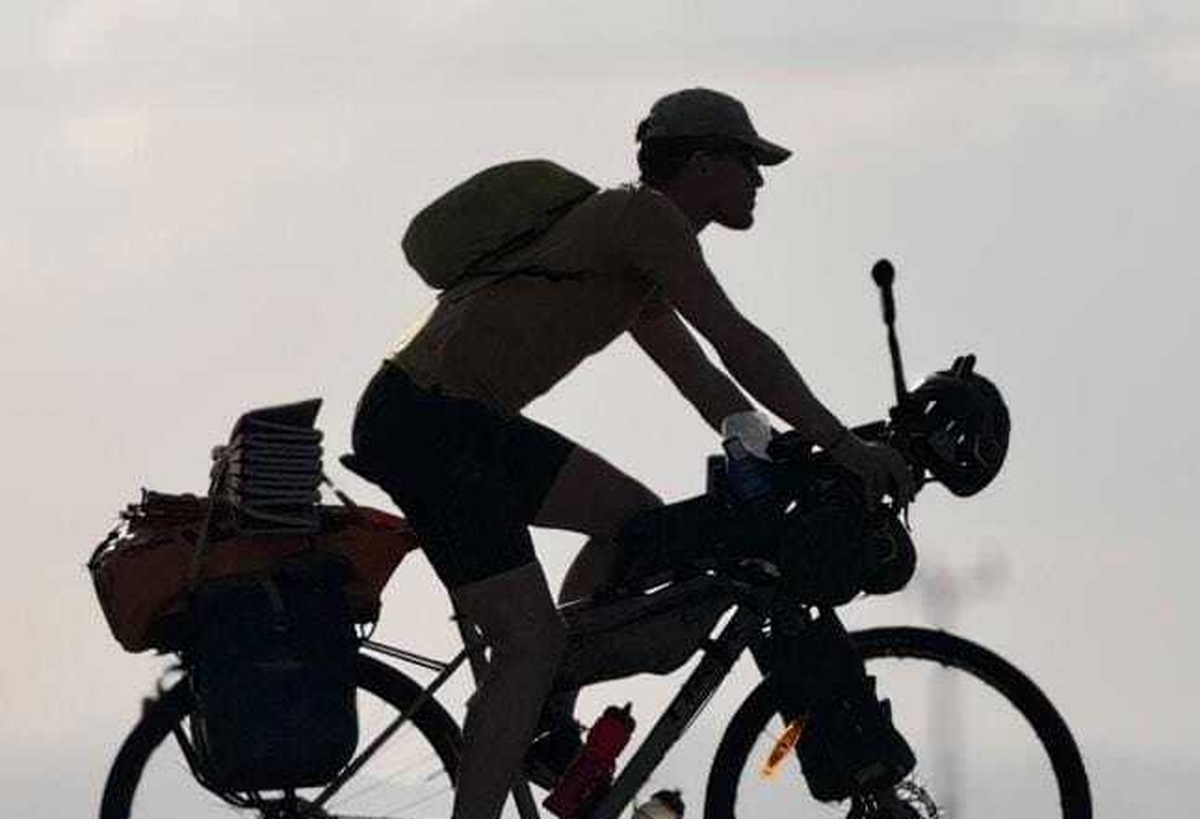 Kerryman cycling through war zones
