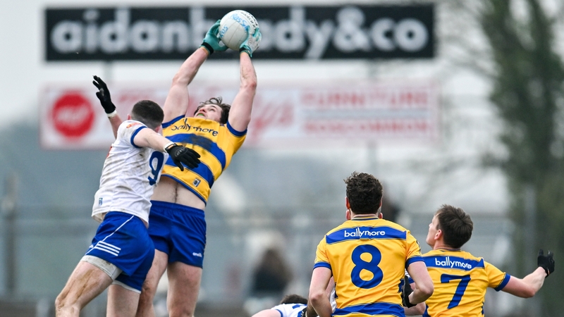 Keith Doyle of Roscommon and Mícheál McCarville of Monaghan compete for the ball at King & Moffat Dr Hyde Park on 16 February