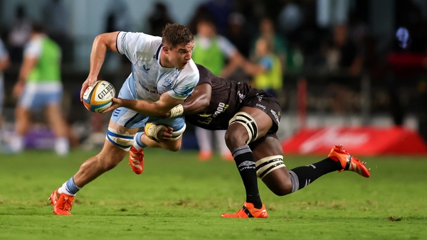 Scott Penny is tackled by Siya Kolisi