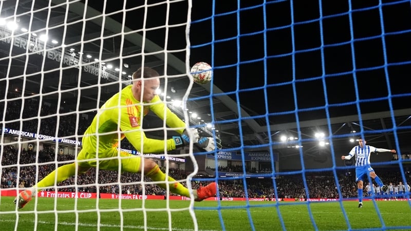 Matz Sels saves from Diego Gomez
