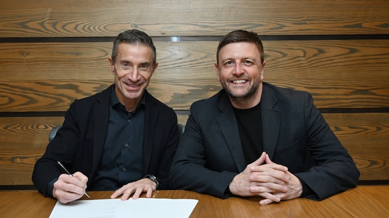Andrea Berta (L) with Arsenal managing director Richard Garlick