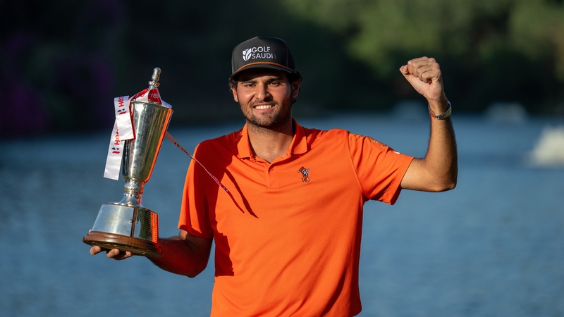 Eugenio Chacarra with the trophy