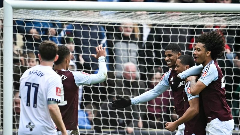 Marcus Rashford (rear R) celebrates