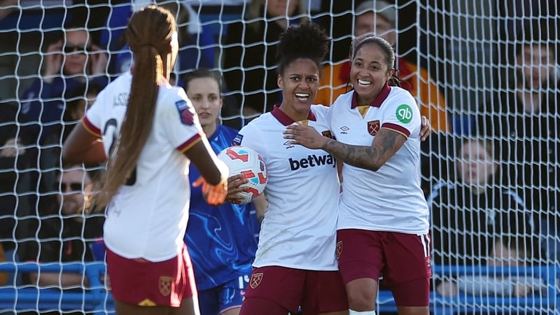 Shekiera Martinez (C) celebrates scoring West Ham's equaliser with Manuela Pavi