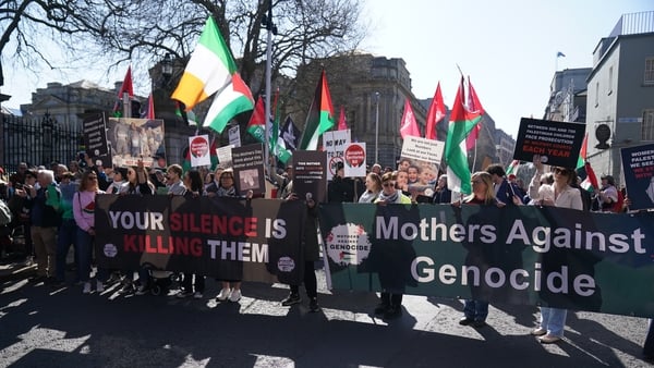 Between 200 and 300 protesters gathered outside the Dáil again this lunchtime