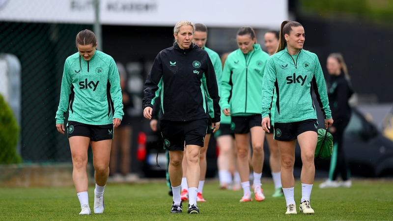 Head coach Carla Ward with Tyler Toland (L) and Chloe Mustaki (R) during training at Vardinoyanneio Sports Center