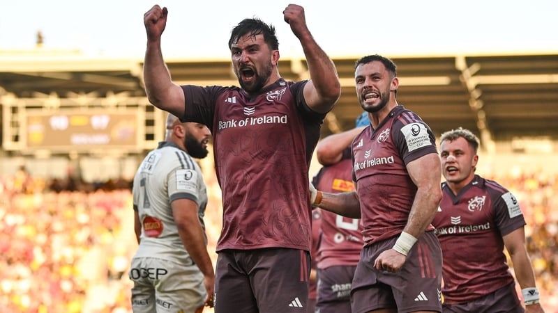 Diarmuid Barron and Andrew Smith after the latter scored Munster's third try