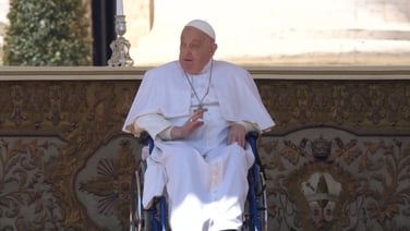 Pope makes first Vatican appearance since leaving hospital