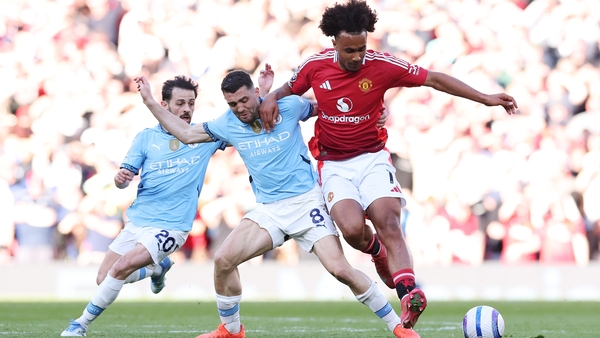 In a scrappy scoreless derby Joshua Zirkzee had United's best chance in the 90-minute contest
