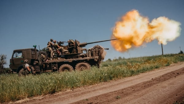 Ukrainian troops firing at Russian positions near Bakhmut