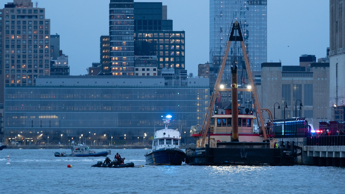 Helicopter crashes in New York, killing all six aboard