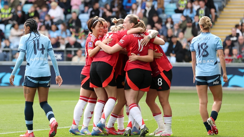 Manchester United's players celebrate Grace Clinton's goal