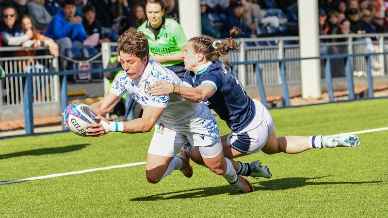 Alyssa D'Inca was among the try-scorers for Italy