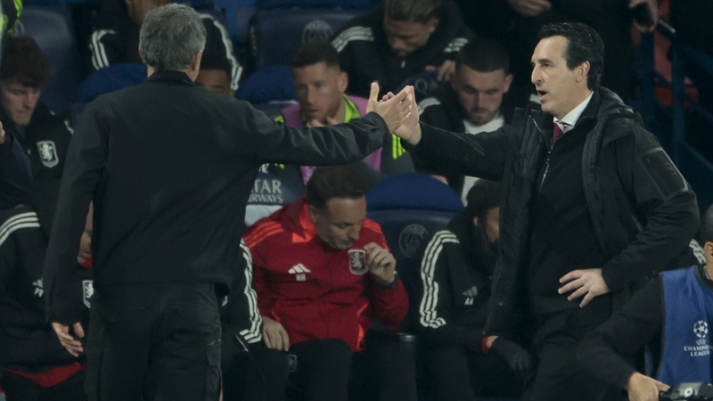 Luis Enrique (L) shakes hands with Unai Emery at the final whistle last week