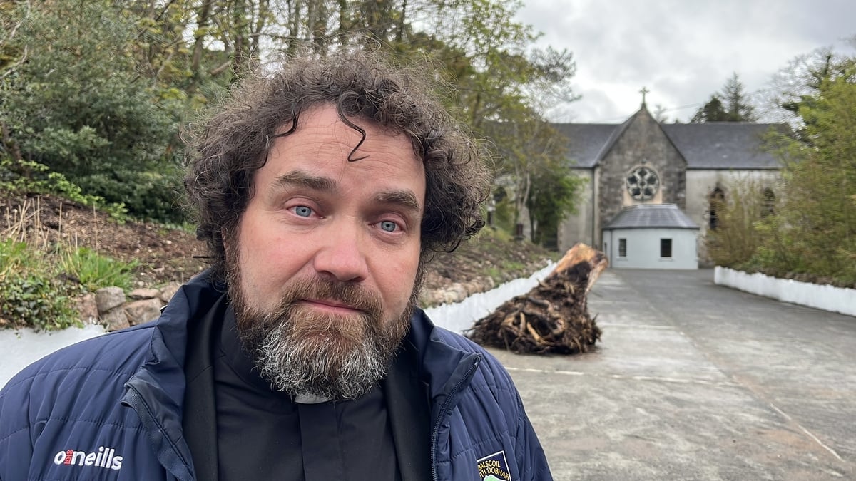 An tAthair Brian Ó Fearraigh. Sagart Paróiste Ghaoth Dobhair 