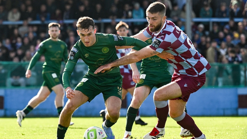 Mason Melia of St Patrick's Athletic (L) and Conor Keeley of Drogheda battle for possession