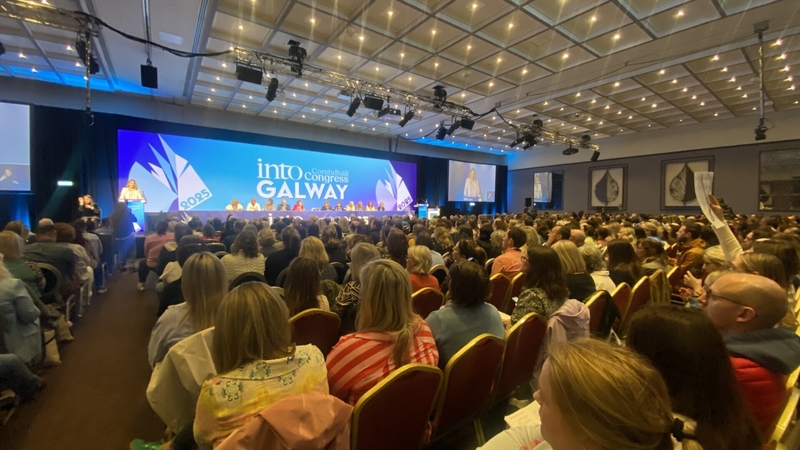 Comhdháil Chumann na mBunmhúinteoirí ar maidin. Labhróidh an tAire Oideachais, Helen McEntee, ag Comhdhálacha na mBunmhúinteoirí agus na Meánmhúinteoirí as seo go ceann cúpla lá
